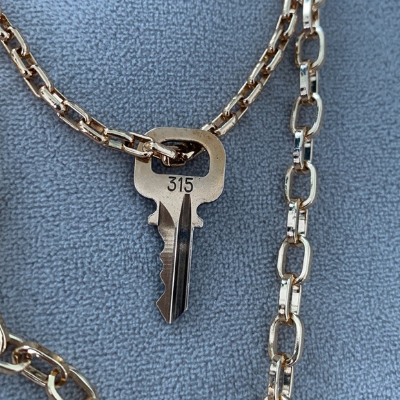 Beautiful LV Original Lock & Key Chain Set✨🤩 - Picture 5 of 8